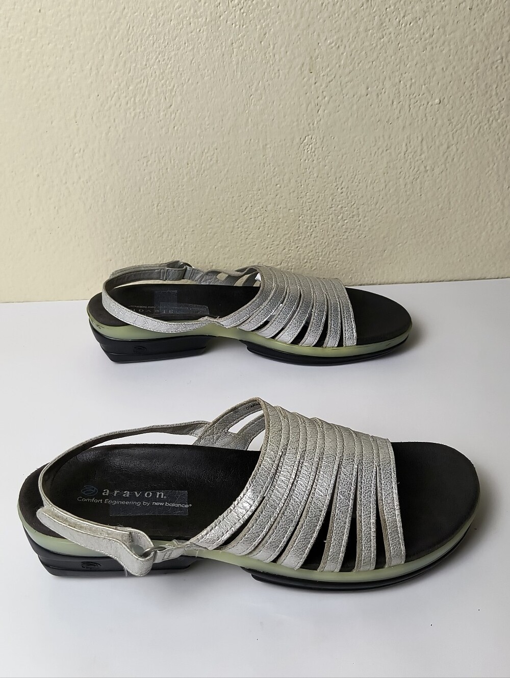 Aravon by new Balance 9B/M Silver Strappy Comfort Slingback Sandals